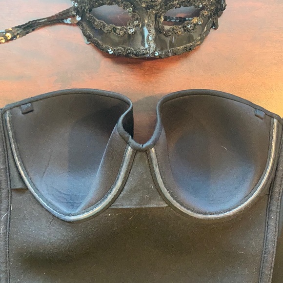 Sexy strapless black corset - Picture 3 of 6